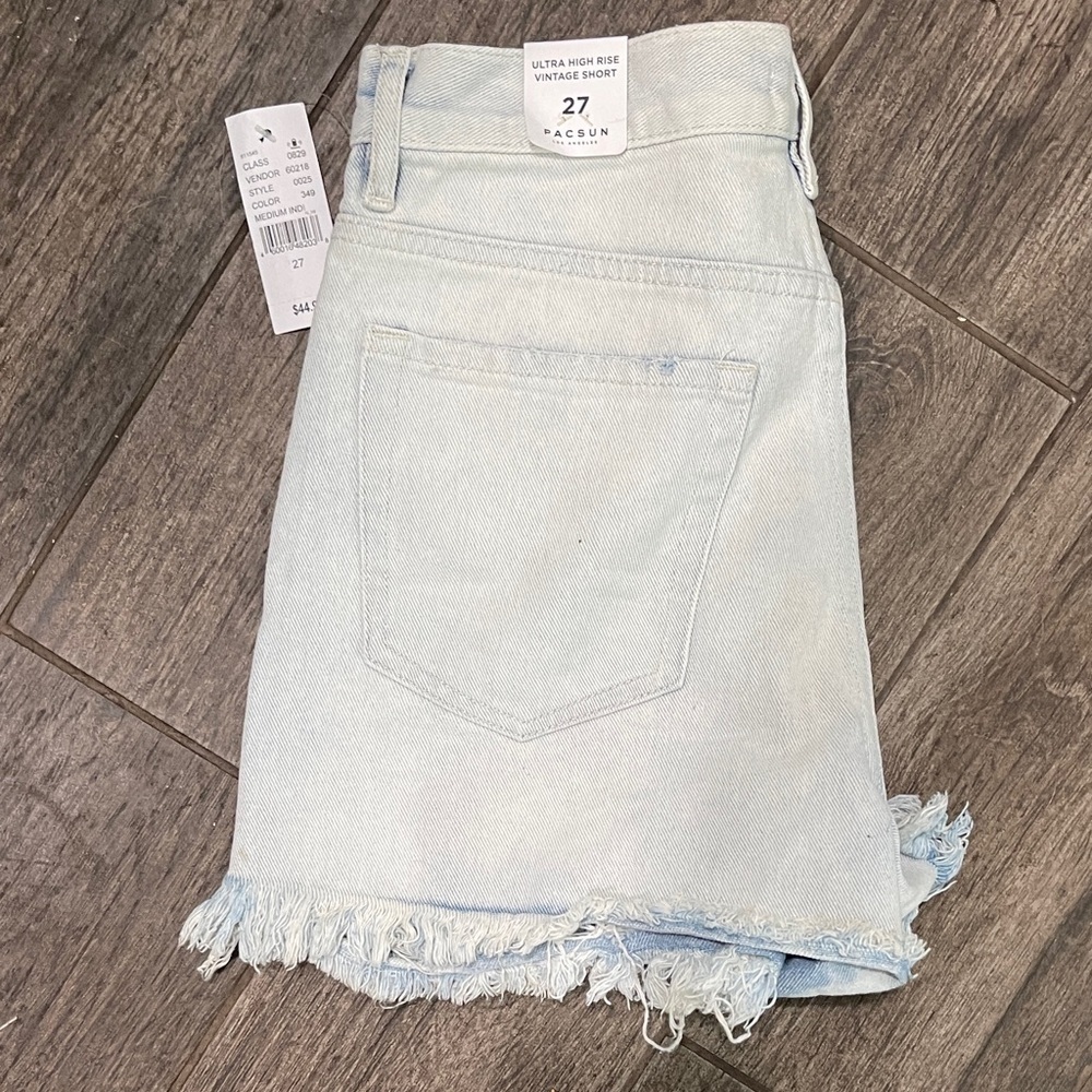 NWT PacSun Light Wash Ultra high rise Vintage Frayed Denim Shorts size 27